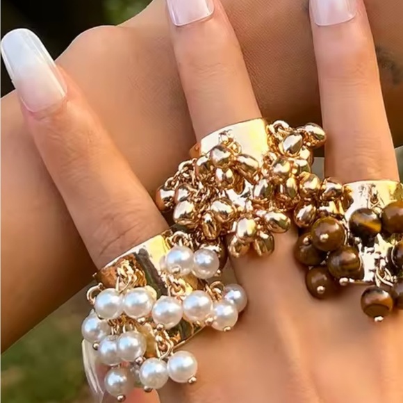 ZARA unique Pearl Cluster Ring - Picture 5 of 9